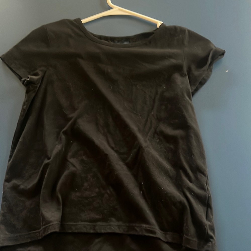 Balck t shirt with cut out on back
